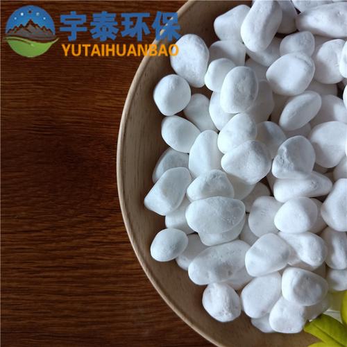 白色礫石在人工濕地與庭院景觀中的雙重應用